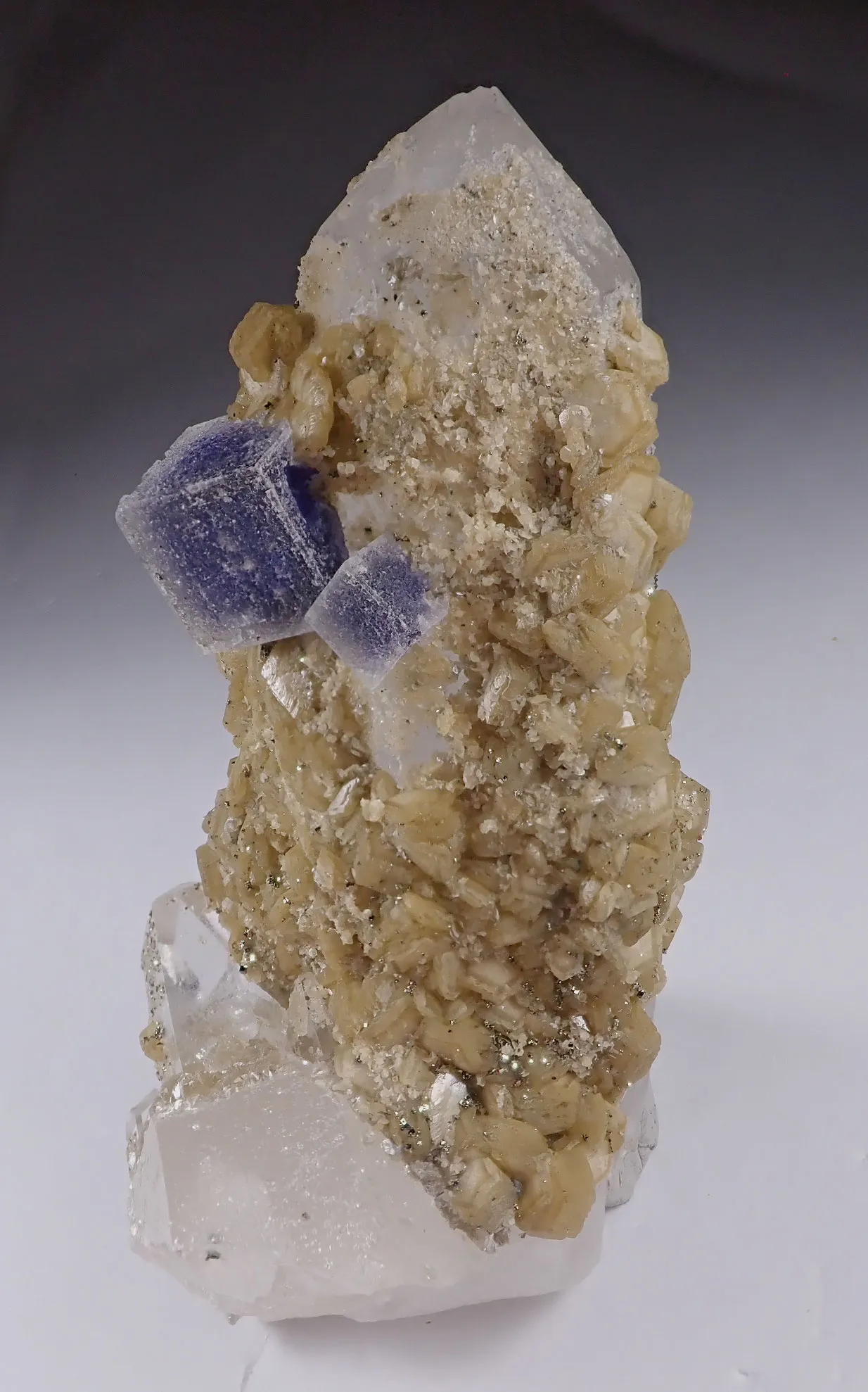 Fluorite, Quartz and Siderite - image 2