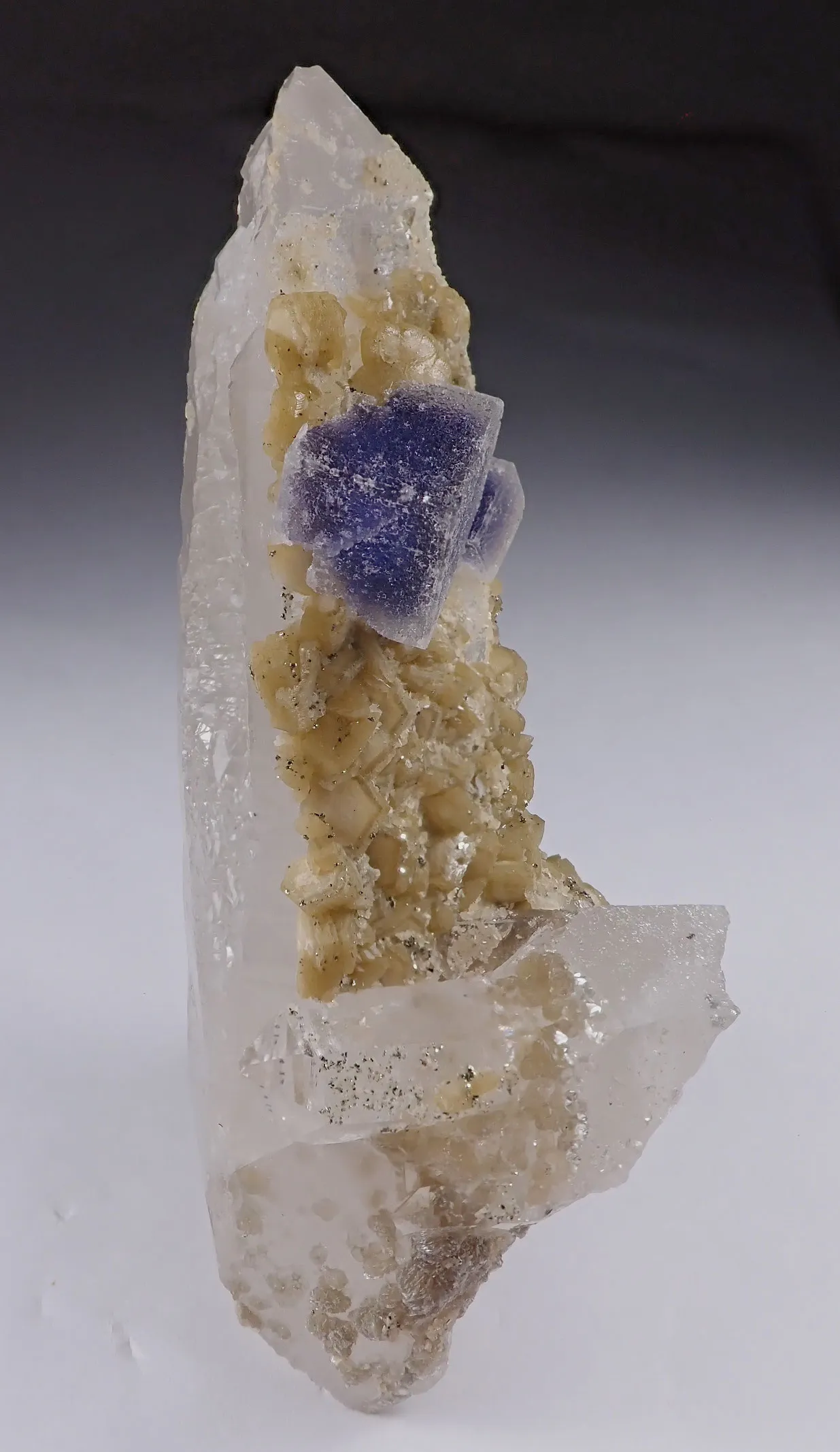 Fluorite, Quartz and Siderite - image 3