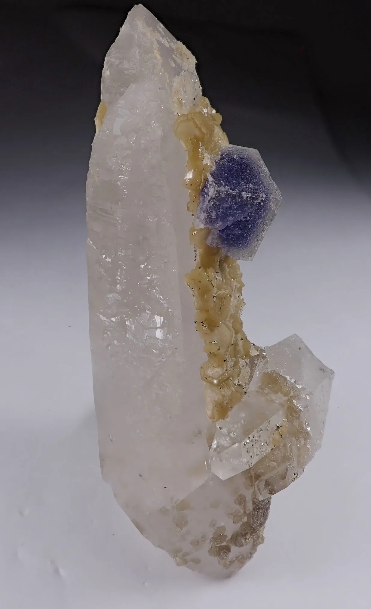 Fluorite, Quartz and Siderite - image 4