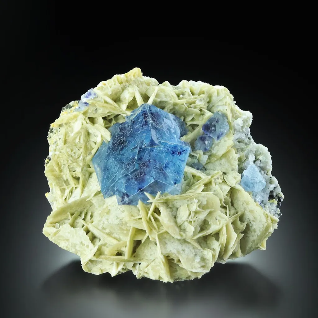 Fluorite, Quartz & Siderite image