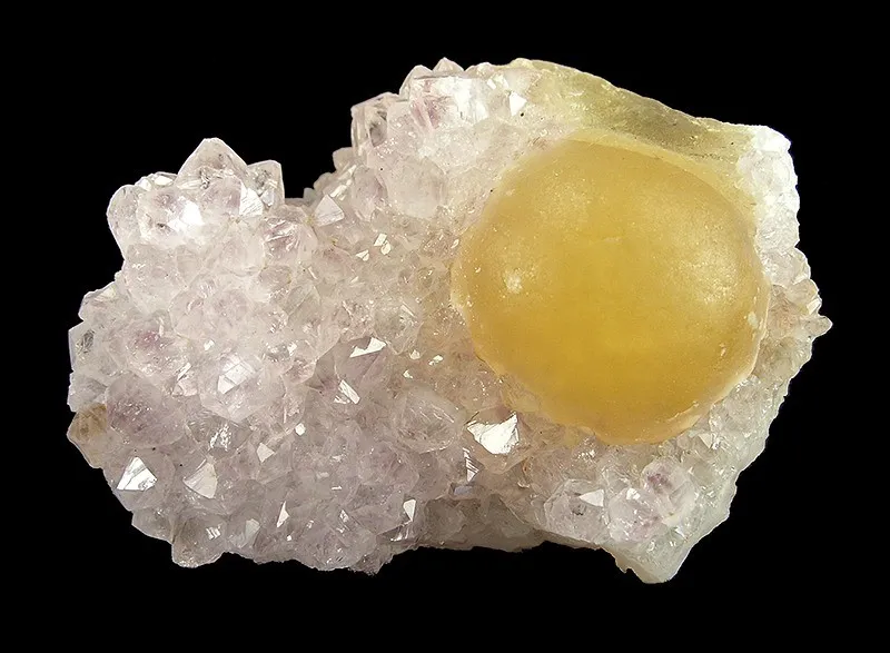Fluorite, Quartz (Var: Amethyst) image