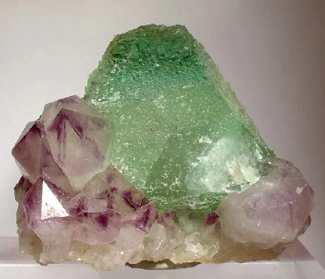 Fluorite, Quartz (Var: Amethyst) image
