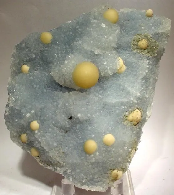 Fluorite, Quartz (Var: Chalcedony) image