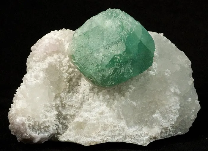 Fluorite, Quartz (Var: Rose Quartz), Quartz image