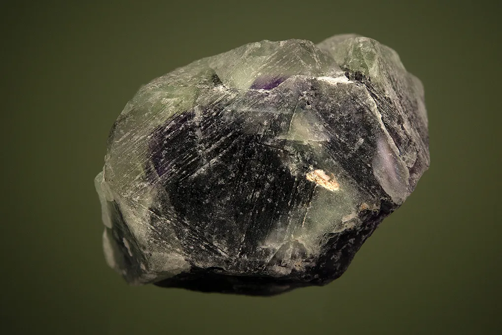 Fluorite (Spinel law twin) - image 3