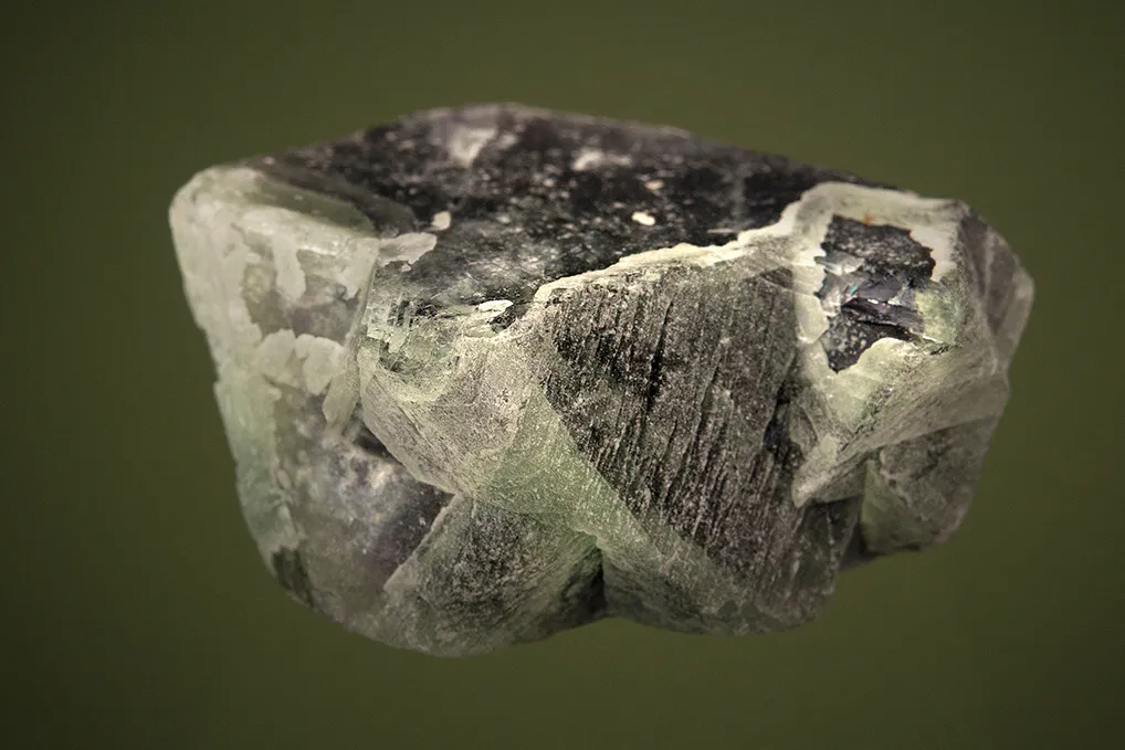 Fluorite (Spinel law twin) - image 4