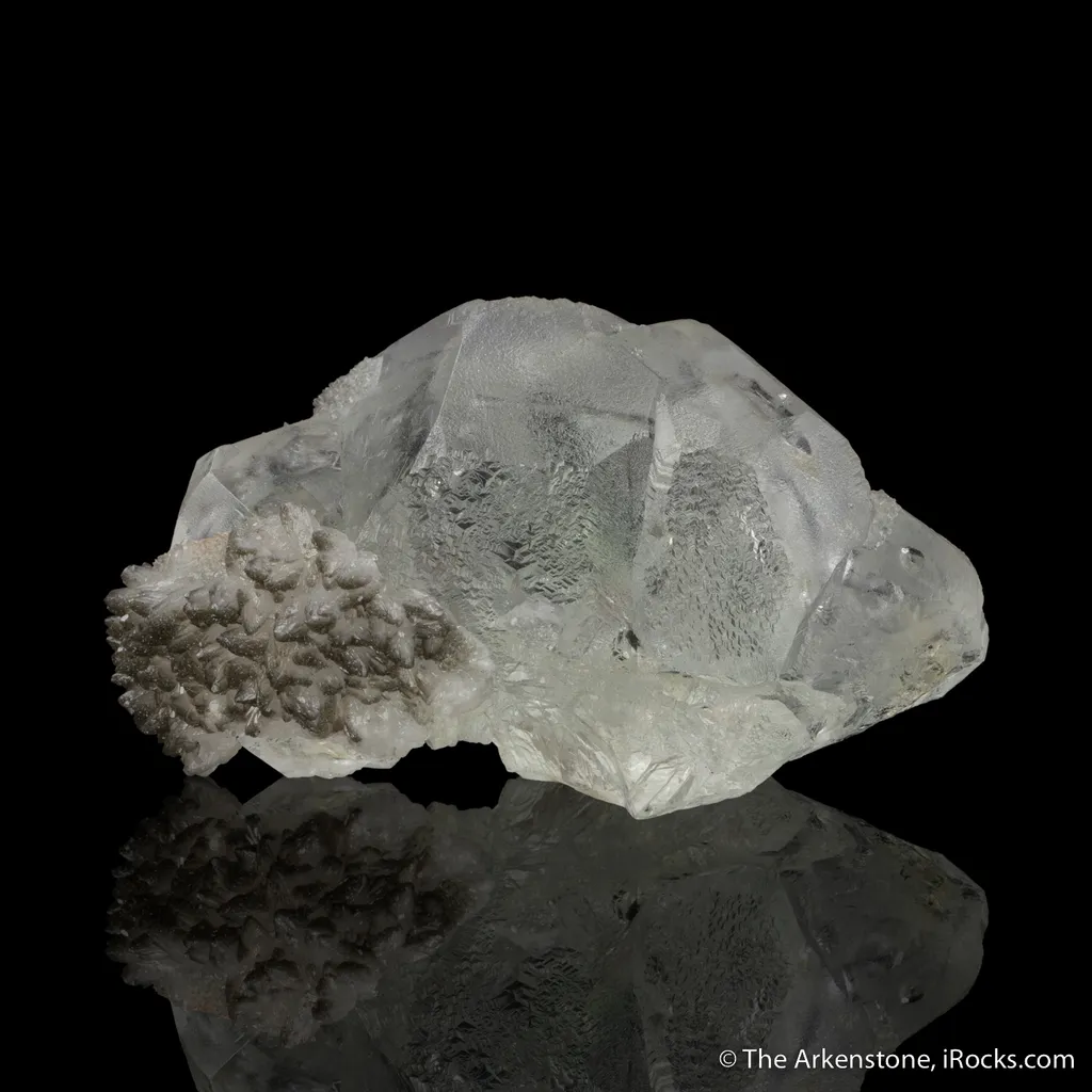 Fluorite (Spinel twinned) - image 3