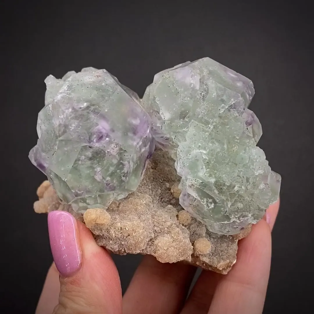 Fluorite (Spinel twinned) on Muscovite - image 2