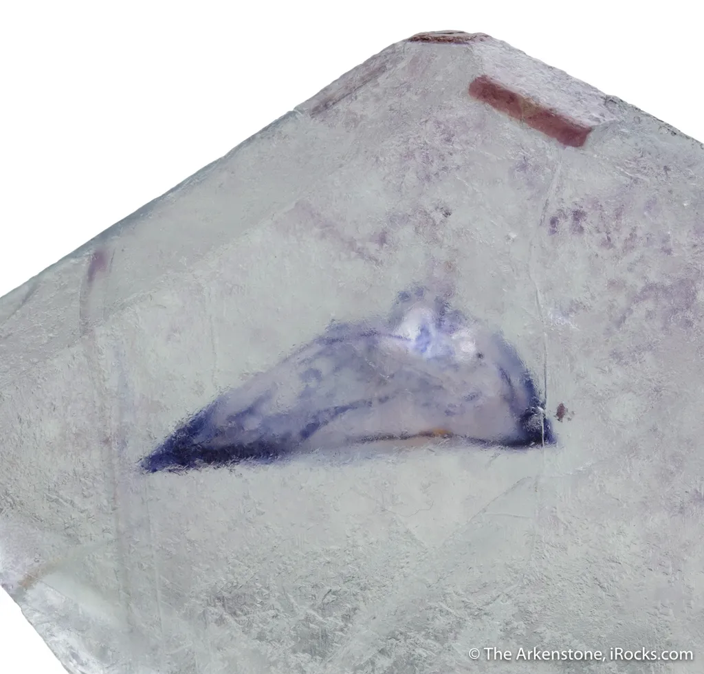 Fluorite (Spinel twinned) with liquid inclusion - image 3