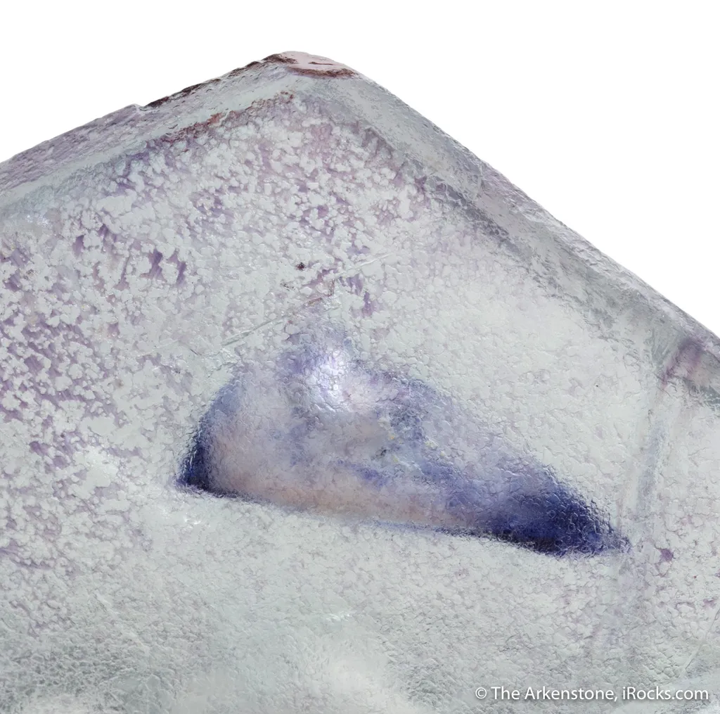 Fluorite (Spinel twinned) with liquid inclusion - image 4
