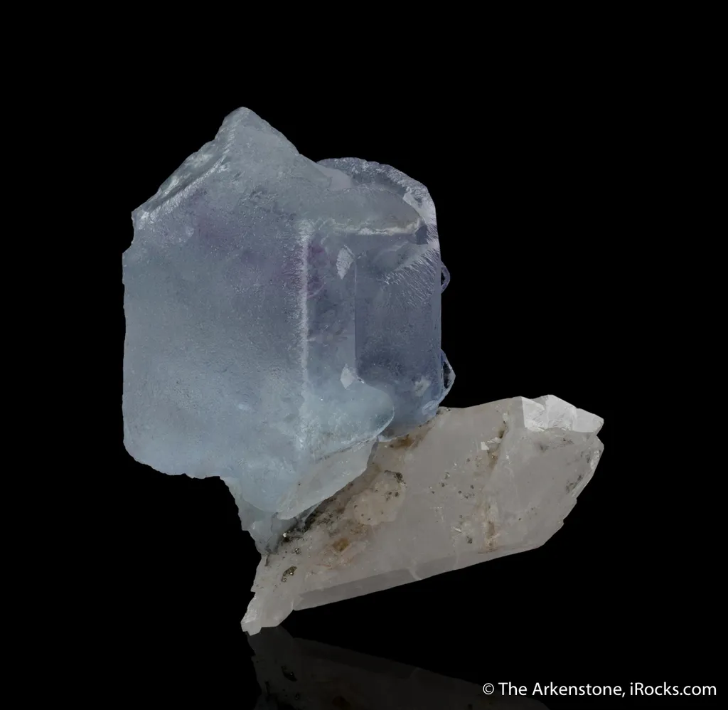 Fluorite (Spinel-twinned) with Quartz - image 4