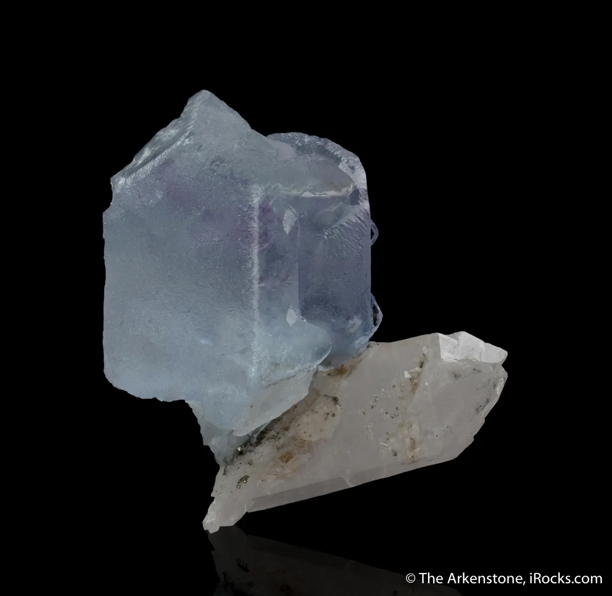 Fluorite (Spinel-twinned) with Quartz - image 4