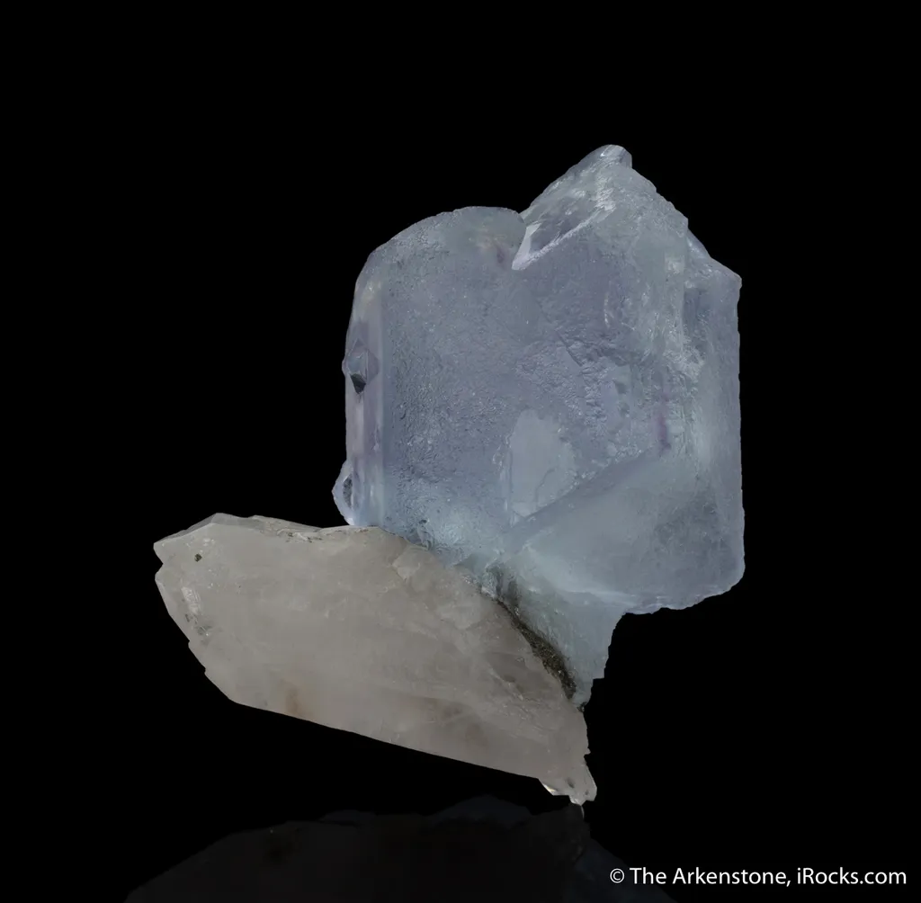 Fluorite (Spinel-twinned) with Quartz image