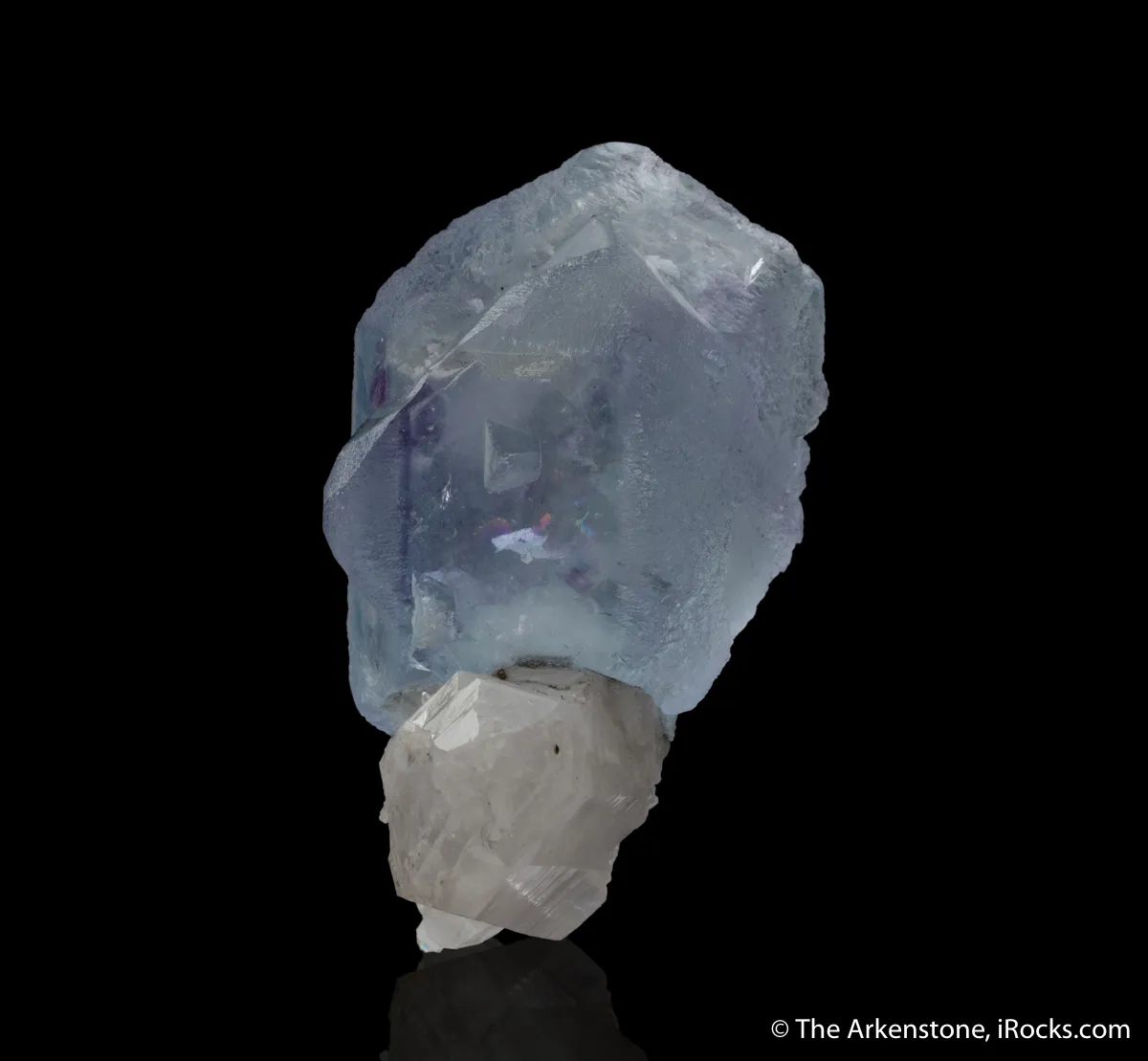 Fluorite (Spinel-twinned) with Quartz - image 2