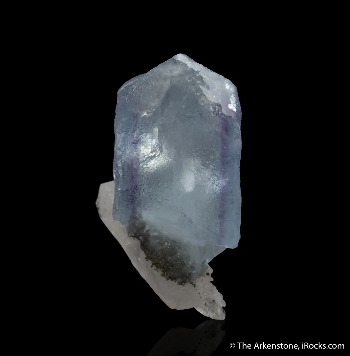 Fluorite (Spinel-twinned) with Quartz - image 3