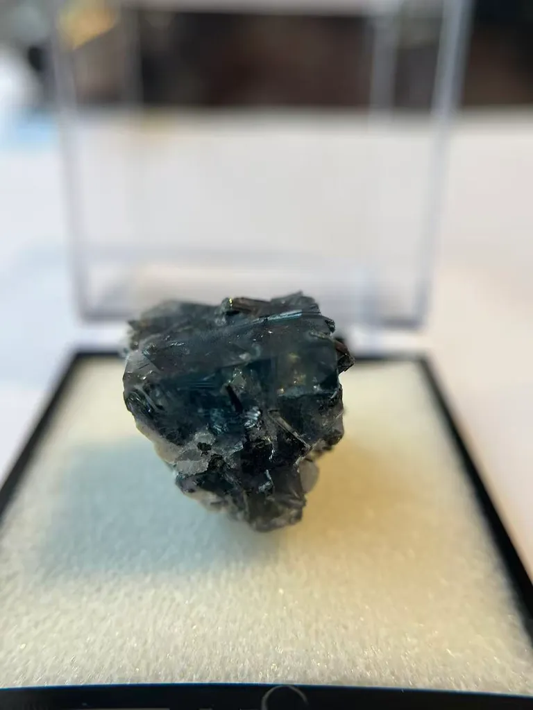 Fluorite, stibnite, quartz coexistfrom China, Guizhou, Qinglong County - image 5