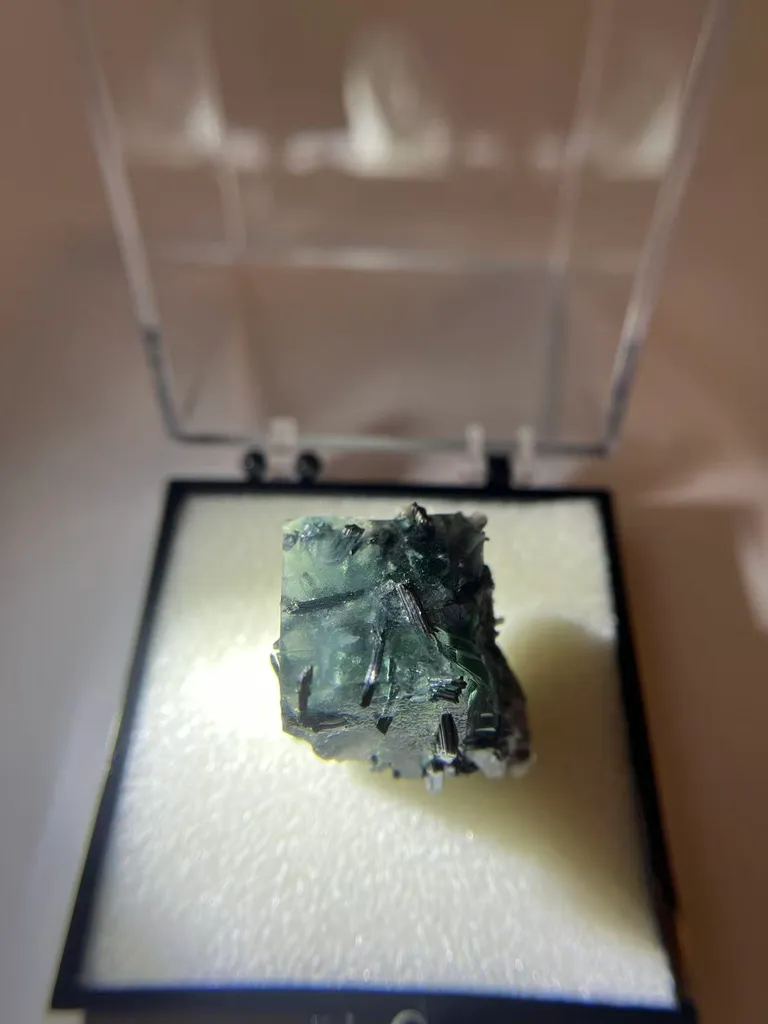 Fluorite, stibnite, quartz coexistfrom China, Guizhou, Qinglong County image