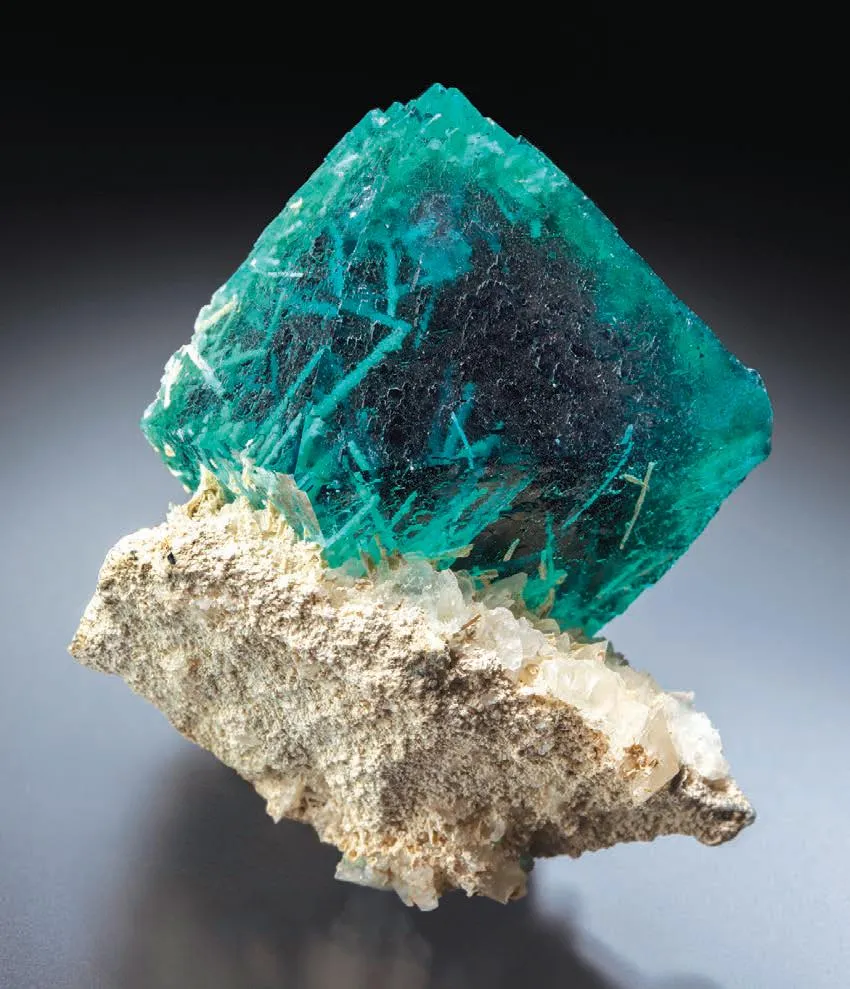 Fluorite, unknown needle inclusions image