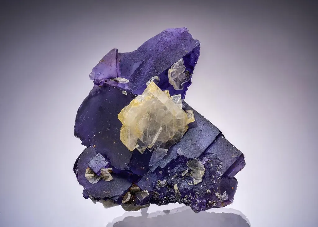 Fluorite with Baryte image