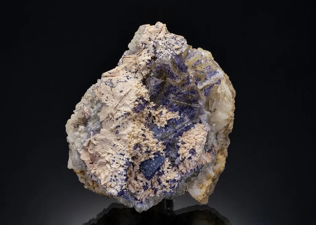 Fluorite with Baryte image