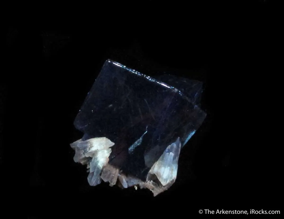 Fluorite with Calcite (fluorescent) - image 7