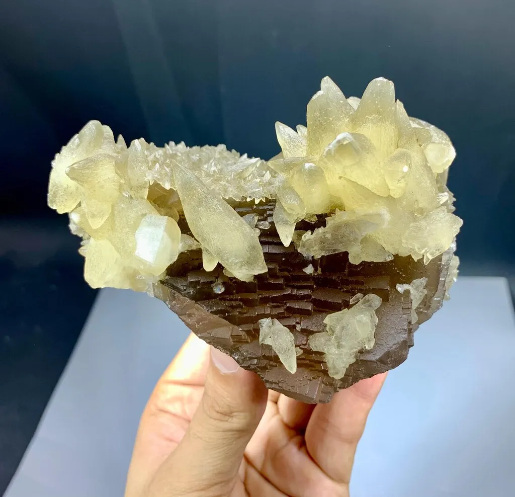 Fluorite with calcite from Pakistan - image 3