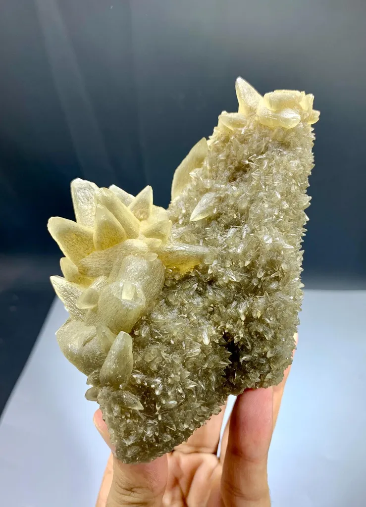 Fluorite with calcite from Pakistan - image 4