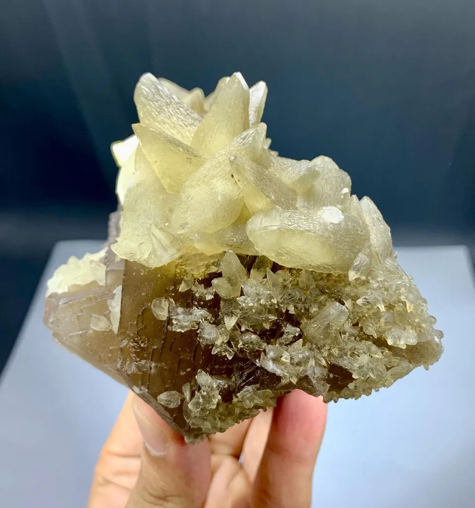 Fluorite with calcite from Pakistan - image 6