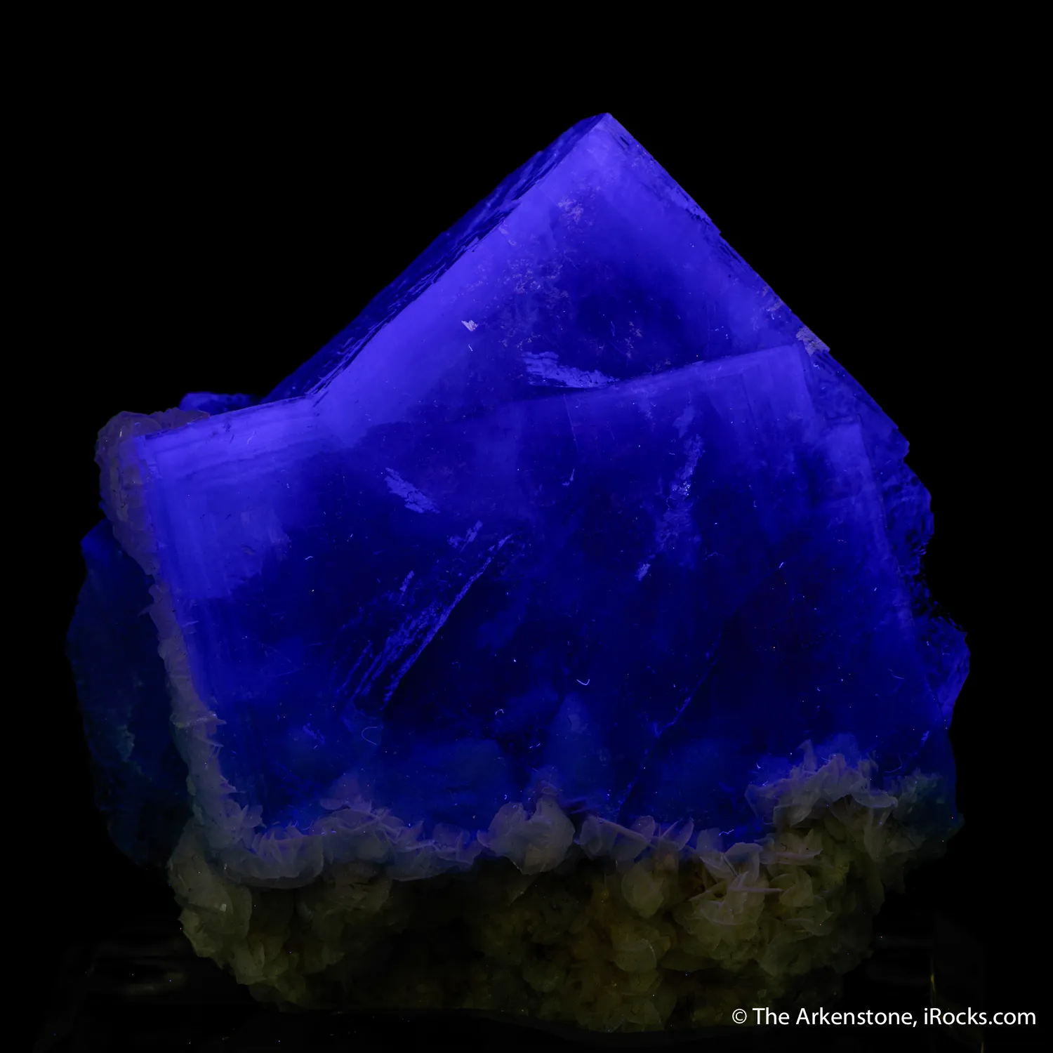 Fluorite with Calcite inclusions - image 7