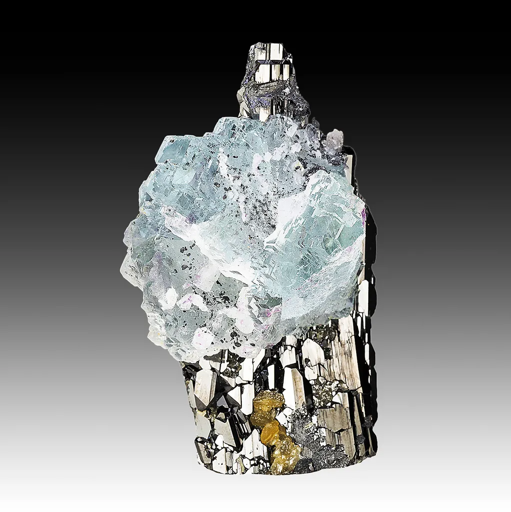 Fluorite with Ferberite image