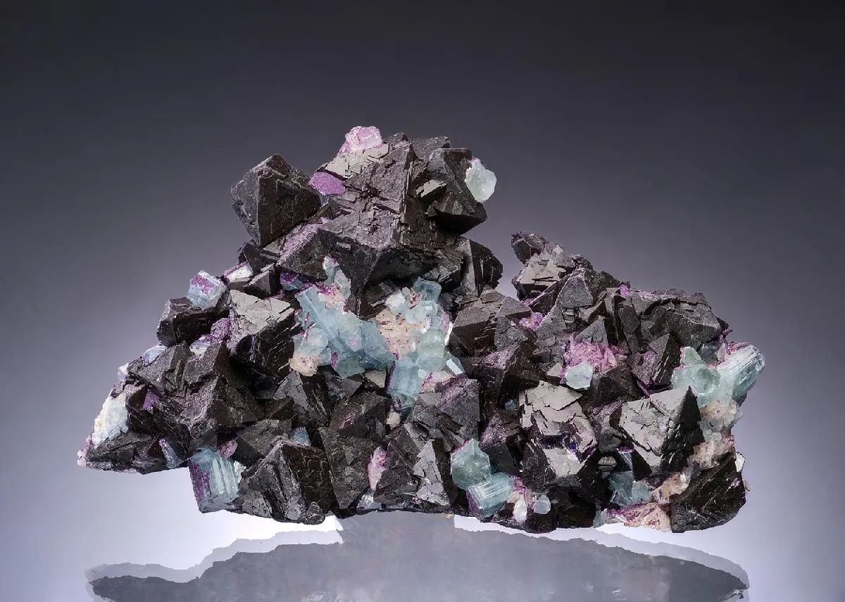 FLUORITE with FLUORAPATITE and BERTRANDITE - image 1