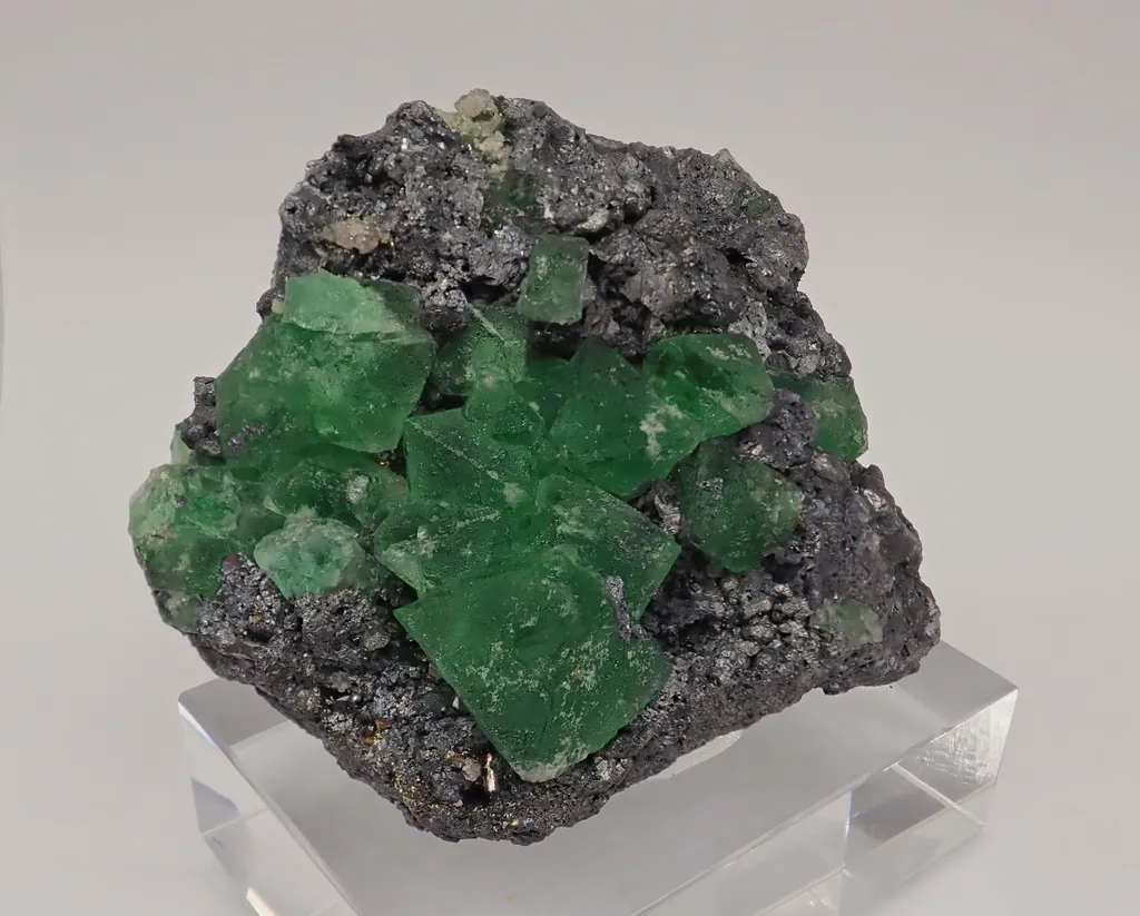 Fluorite with Geocronite-Jordanite image