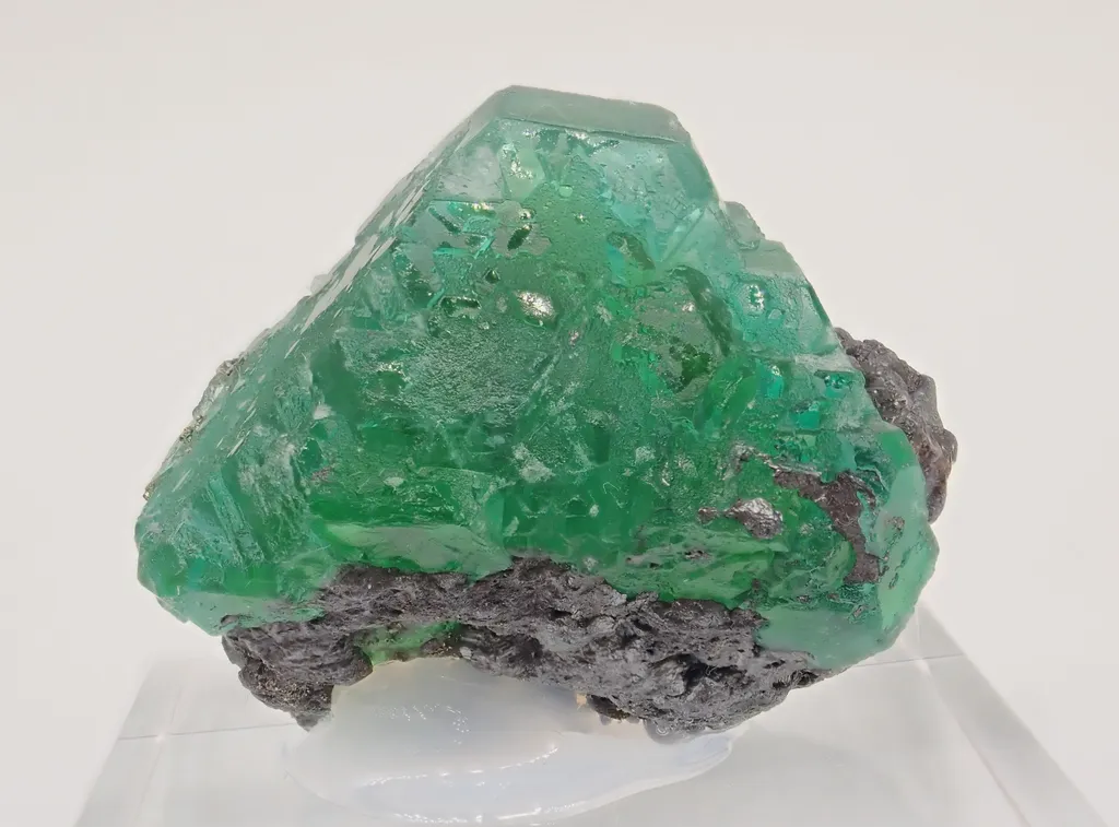 Fluorite with Jordanite-Geochronite - image 3