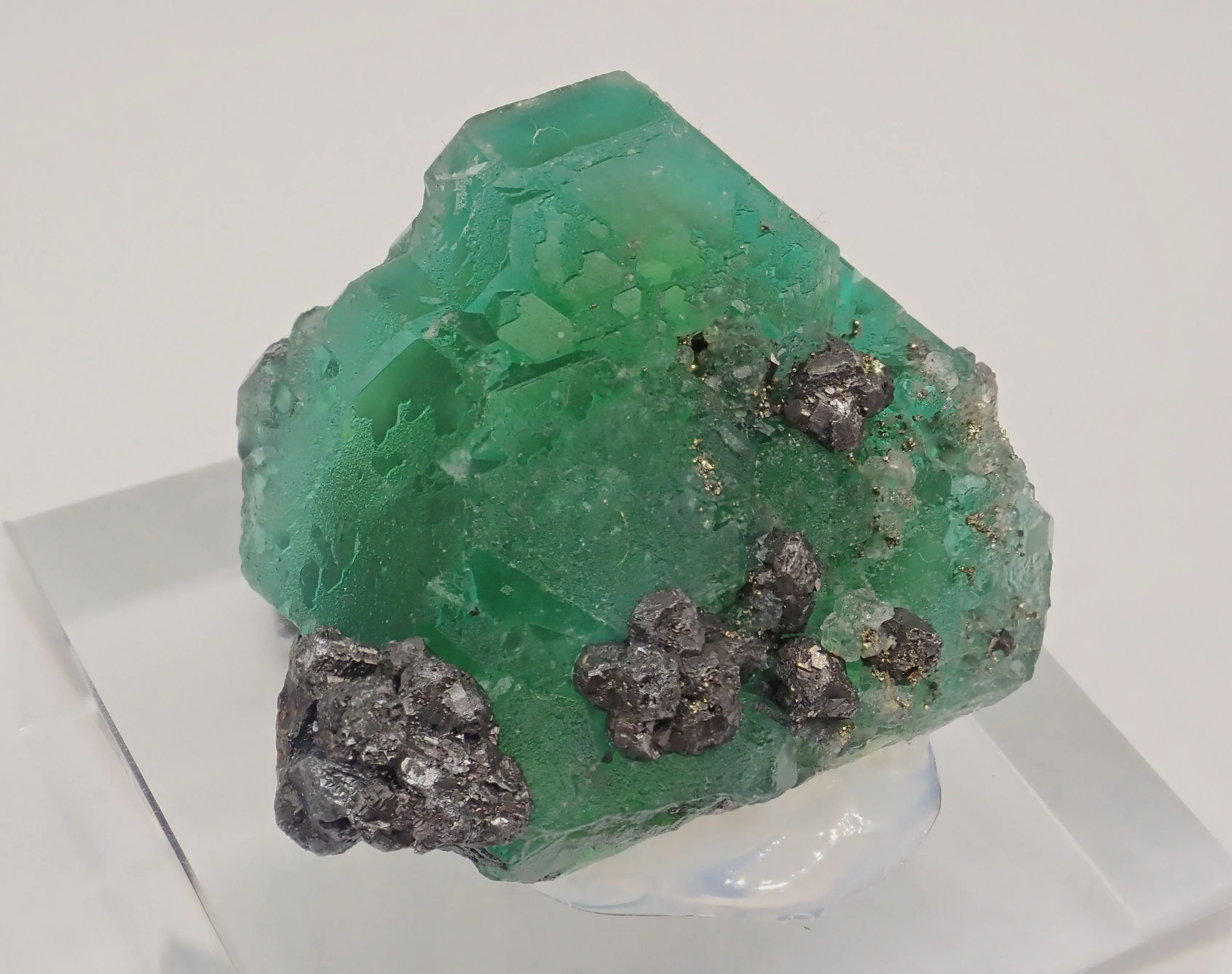 Fluorite with Jordanite-Geochronite - image 2