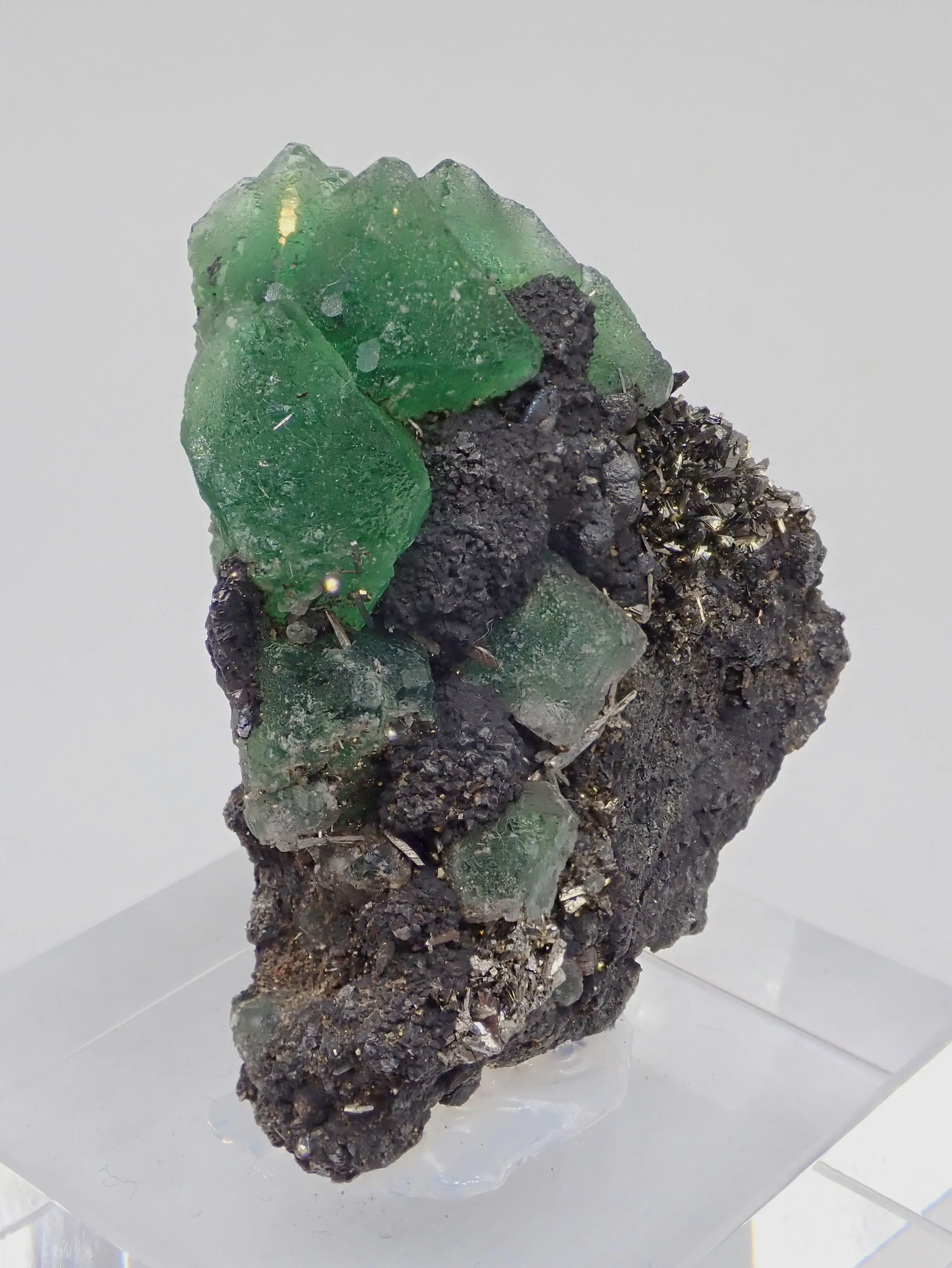 Fluorite with Jordanite-Geocronite and Arsenopyrite - image 4