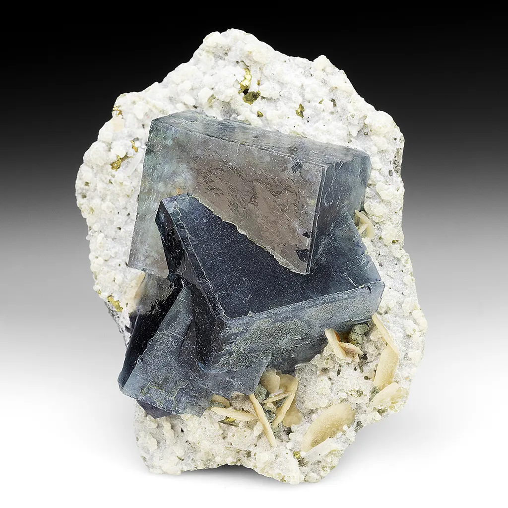 Fluorite with Quartz, Siderite (restored 1x) image