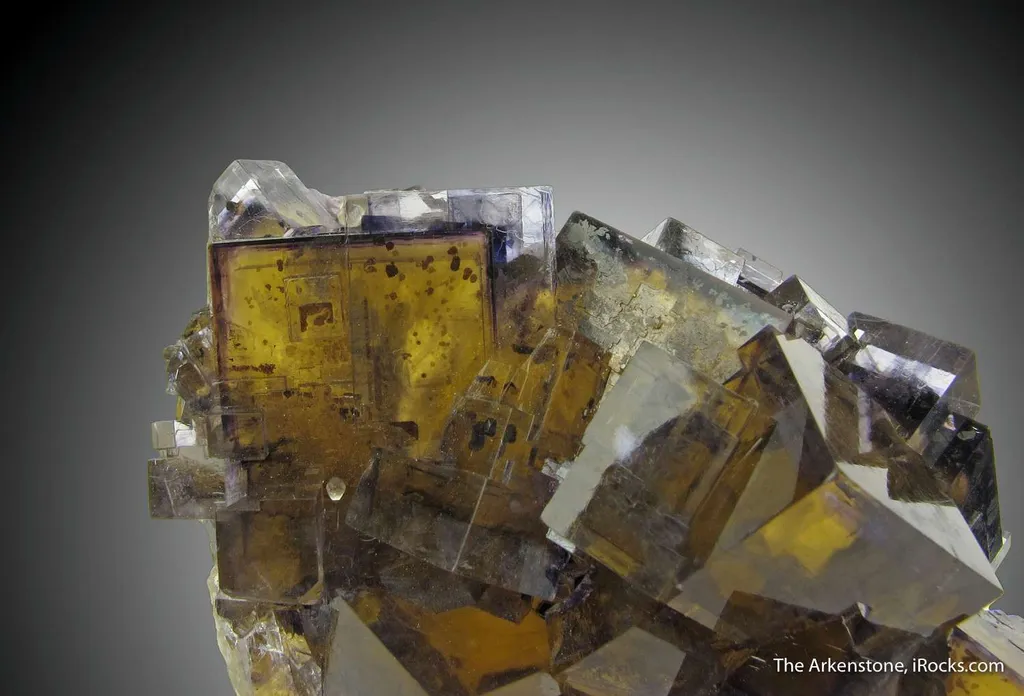 Fluorite  with sharp phantoms - image 3