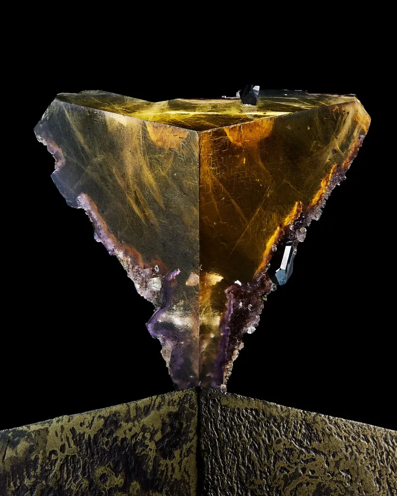 Fluorite with Sphalerite image