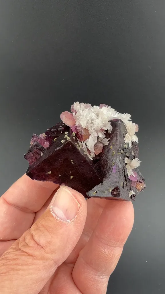 Fluorite with Strontianite image