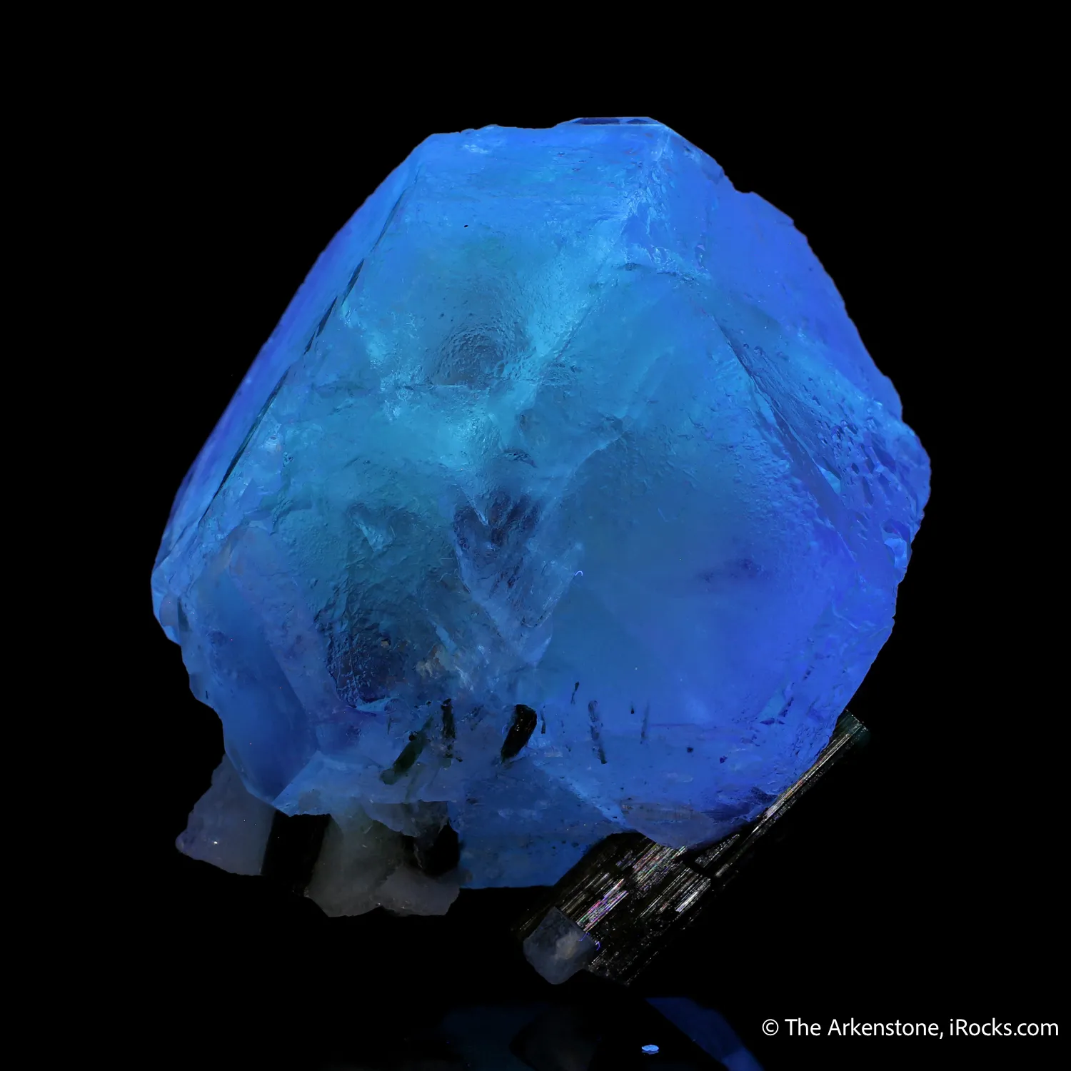 Fluorite with Tourmaline inclusion - image 6