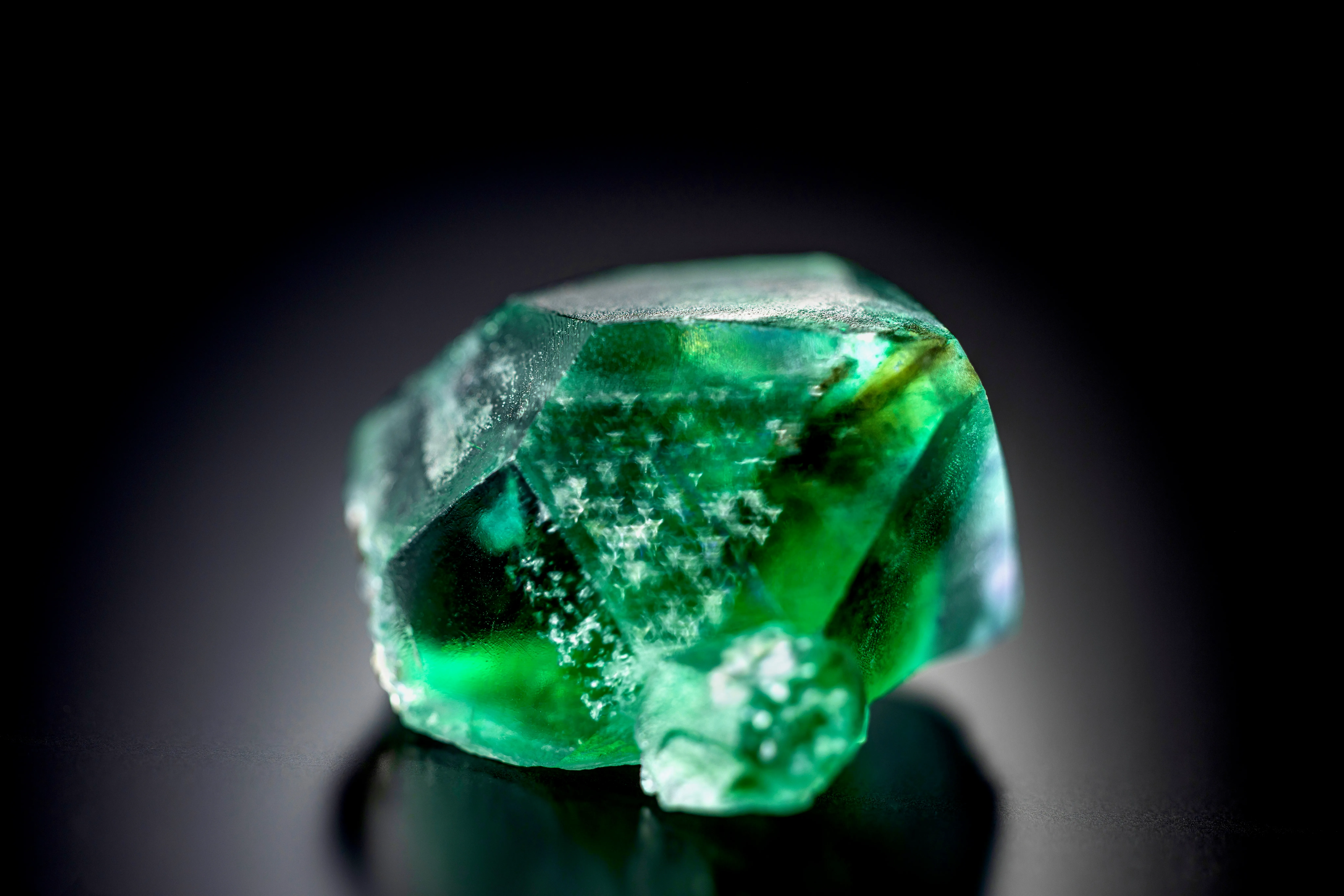 Fluorite with trigonal inclusions - image 2