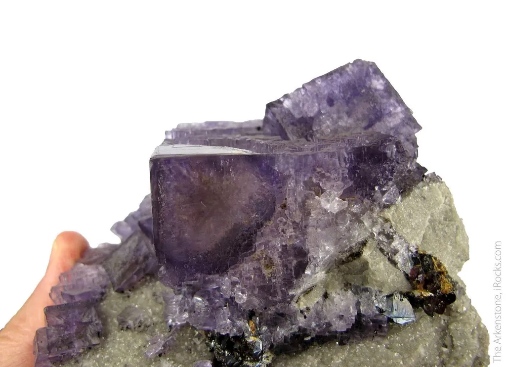 Fluorite with unusual corner pattern and Sphalerite - image 3