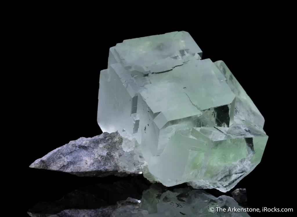 Fluorite with unusual edge modifications - image 2