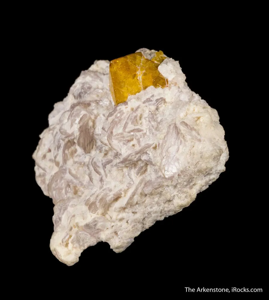Fluornatromicrolite on Lepidolite - image 2
