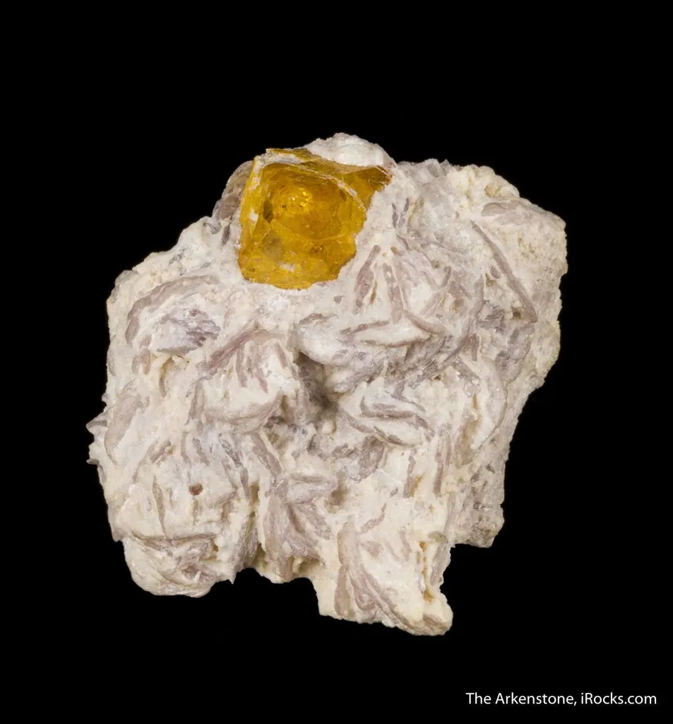 Fluornatromicrolite on Lepidolite - image 4