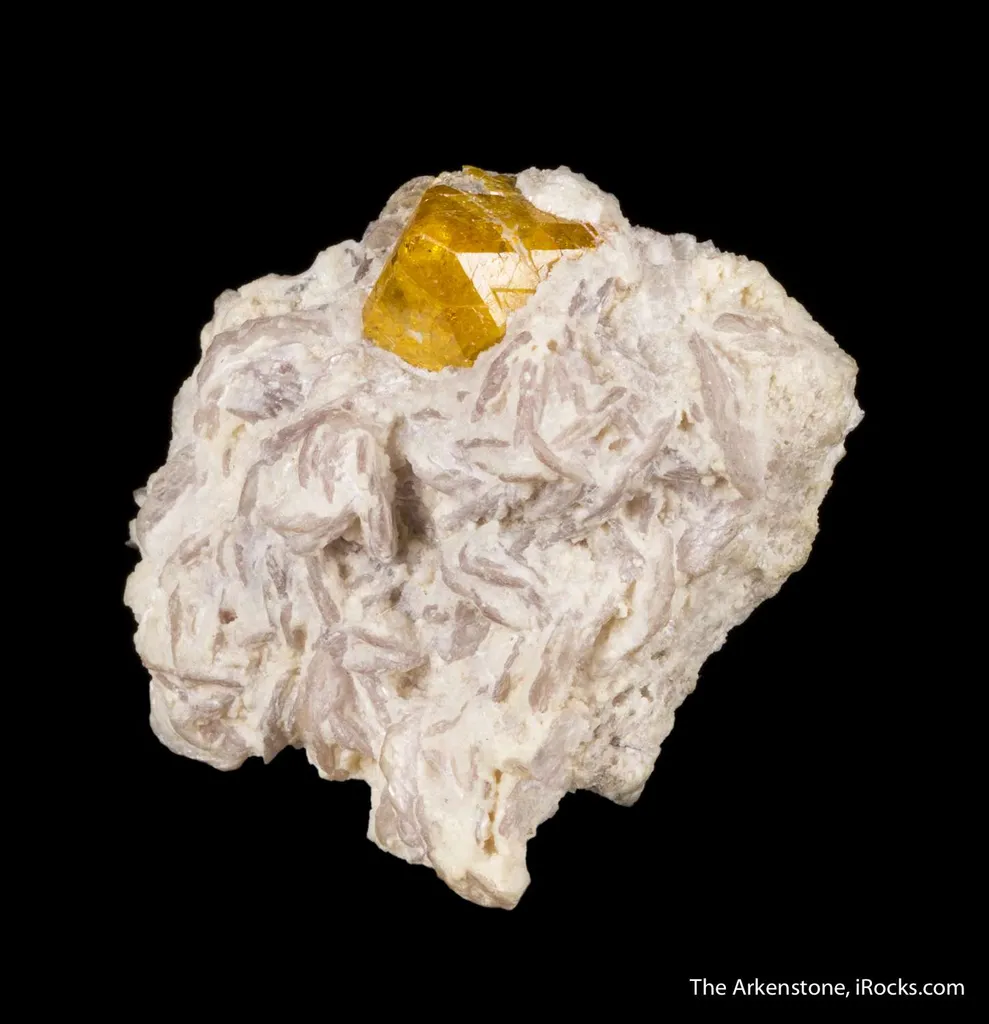 Fluornatromicrolite on Lepidolite - image 5