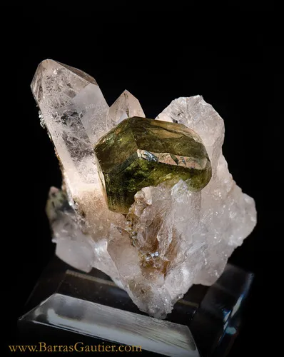 Fluoro Apatite, Quartz - image 2