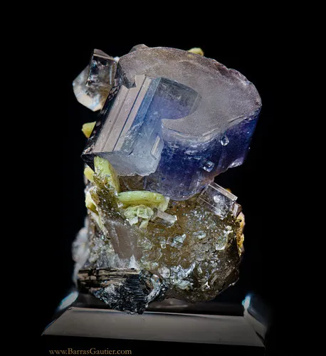 Fluoro Apatite, Quartz, Siderite, Arsenopyrite - image 3