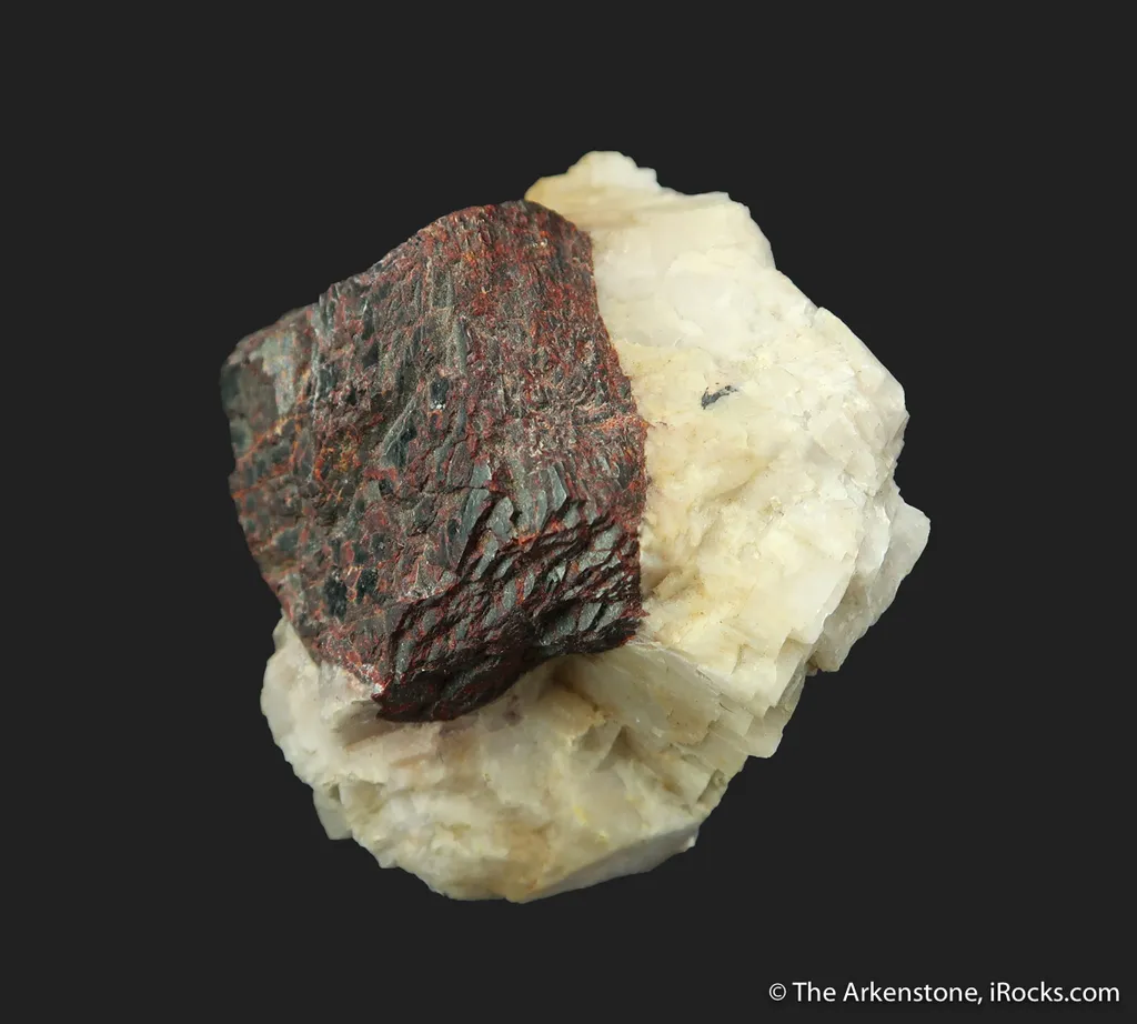 Foliated Zincite on Calcite (fl), with Willemite (fl) - image 3