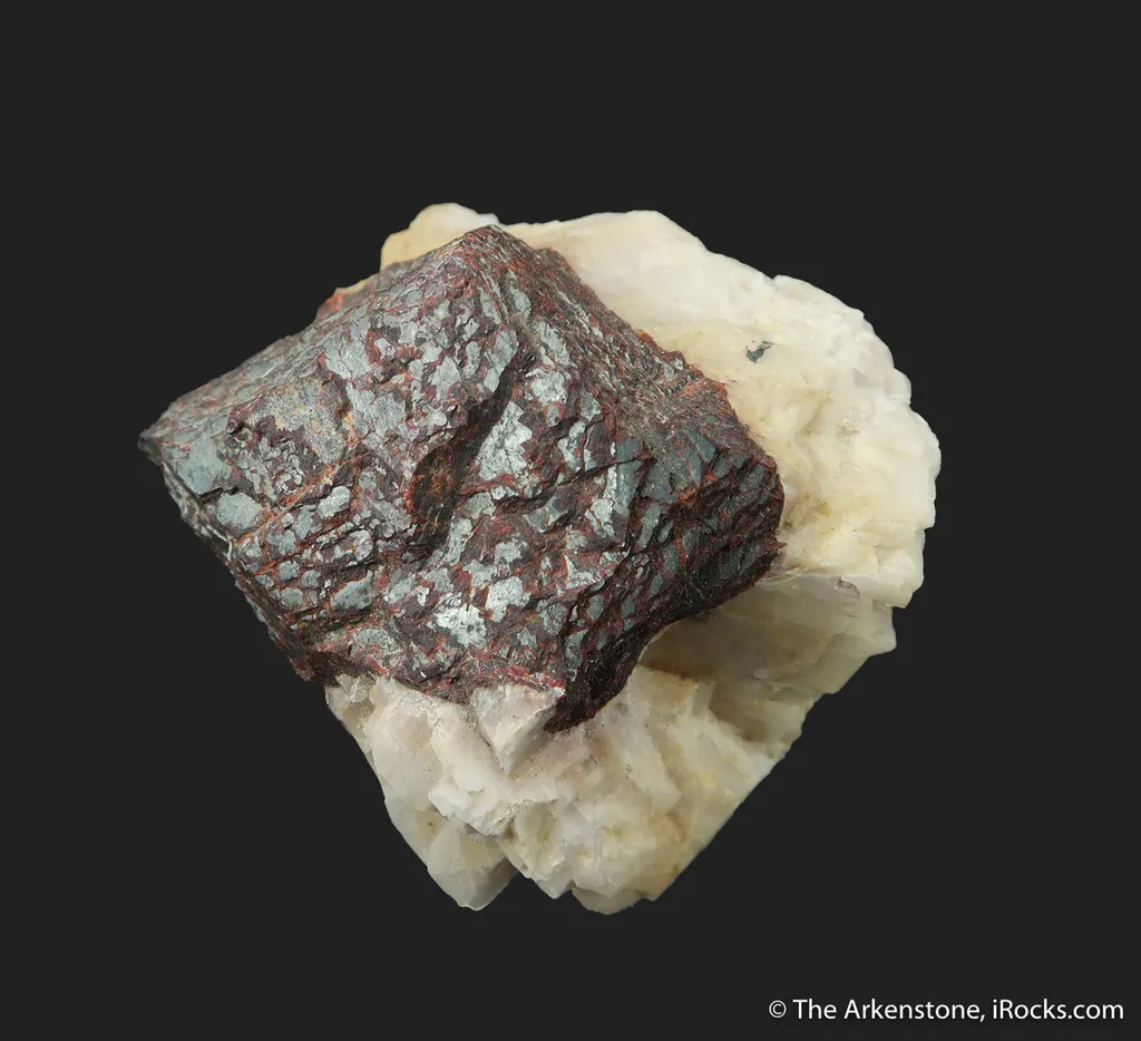Foliated Zincite on Calcite (fl), with Willemite (fl) image